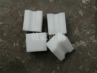 簡(jiǎn)述MC尼龍制作天輪襯塊有哪些優(yōu)點(diǎn)？